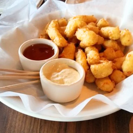 Wisconsin Fried Cheese Curds ​